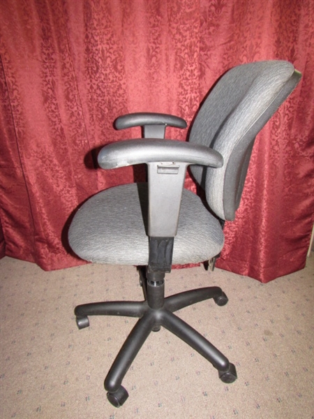 COMFORTABLE OFFICE CHAIR