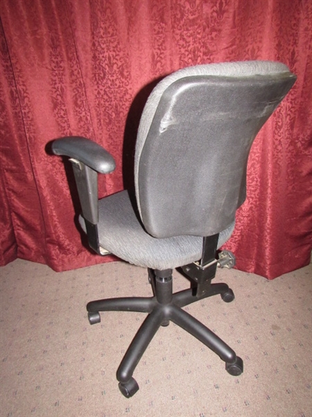 COMFORTABLE OFFICE CHAIR