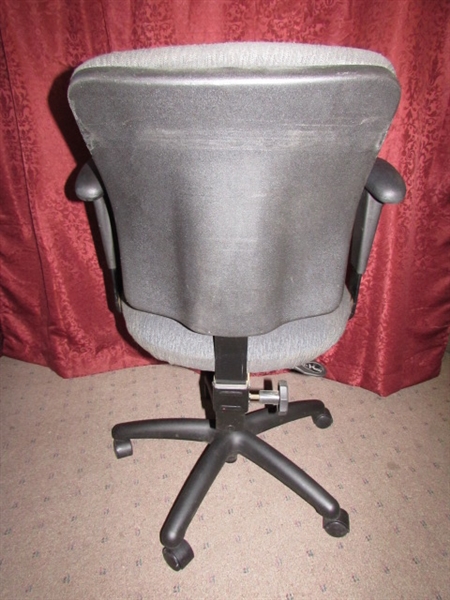 COMFORTABLE OFFICE CHAIR