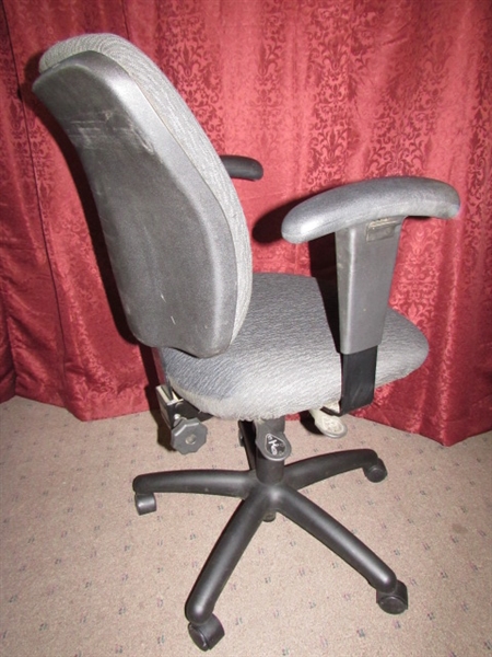 COMFORTABLE OFFICE CHAIR