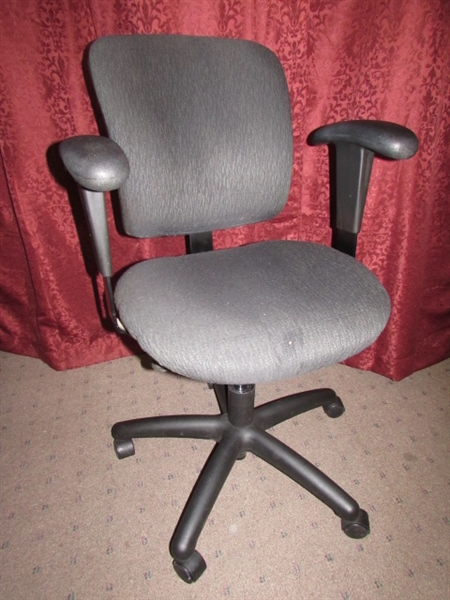 COMFORTABLE OFFICE CHAIR