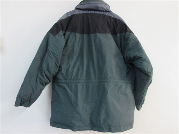 MENS EXTRA LARGE WINTER JACKET WITH DOWN AND WATERFOWL FILLING