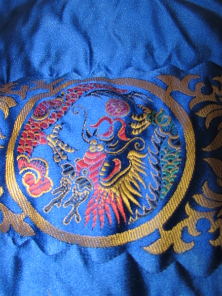 FABULOUS ROYAL BLUE COMFORTER WITH INTRICATE ASIAN DESIGN - NEW