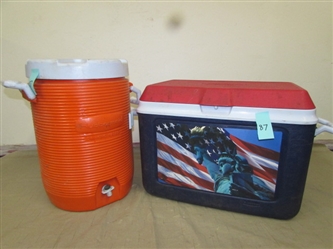 FIVE GALLON RUBBERMAID BEVERAGE CONTAINER AND ICE CHEST
