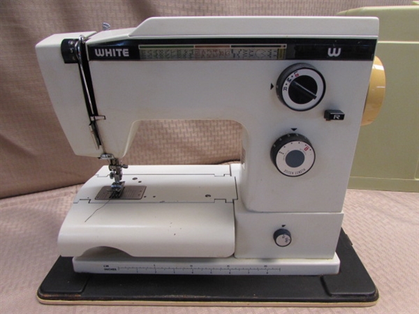 VINTAGE WHITE PORTABLE SEWING MACHINE MODEL 710