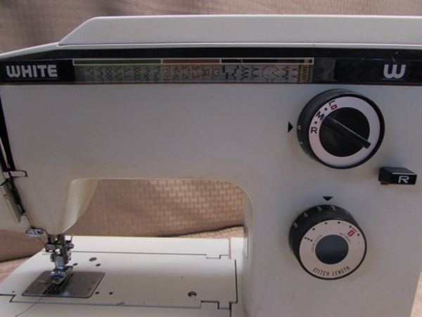 VINTAGE WHITE PORTABLE SEWING MACHINE MODEL 710