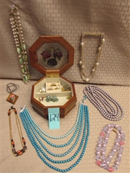 VERY PRETTY VINTAGE JEWELRY!  RINGS, NECKLACES & FAUX PEARLS, BEADS & MORE