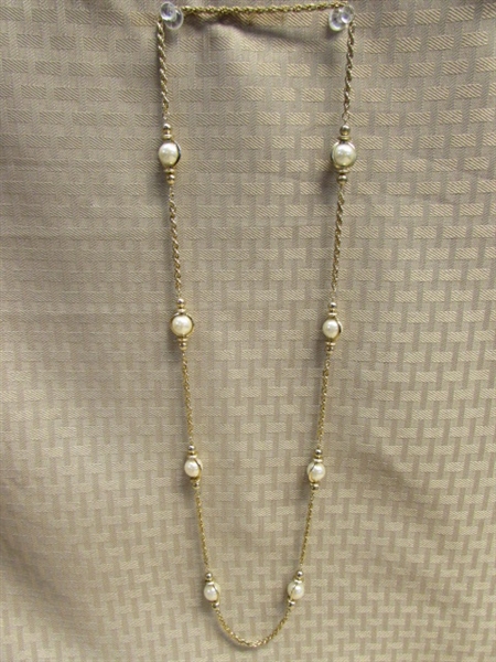 VERY PRETTY VINTAGE JEWELRY!  RINGS, NECKLACES & FAUX PEARLS, BEADS & MORE