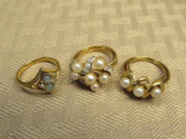 VERY PRETTY VINTAGE JEWELRY!  RINGS, NECKLACES & FAUX PEARLS, BEADS & MORE