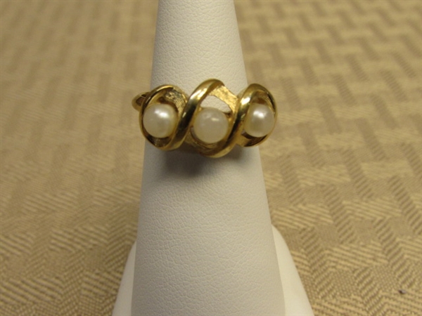 VERY PRETTY VINTAGE JEWELRY!  RINGS, NECKLACES & FAUX PEARLS, BEADS & MORE