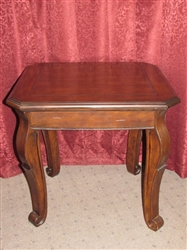ATTRACTIVE END/SIDE TABLE WITH DARK FINISH & ORNATE LEGS
