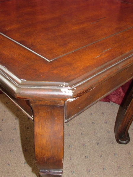 ATTRACTIVE END/SIDE TABLE WITH DARK FINISH & ORNATE LEGS