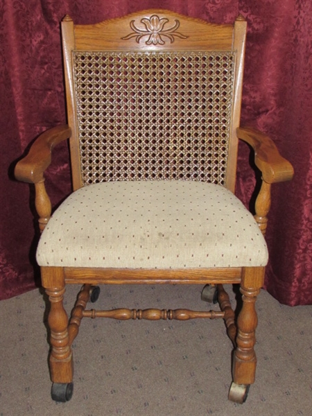 LOVELY SOLID OAK CAPTAINS CHAIR ON CASTERS