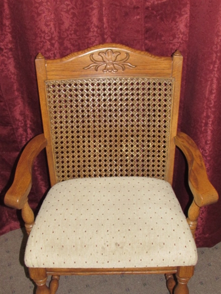 LOVELY SOLID OAK CAPTAINS CHAIR ON CASTERS