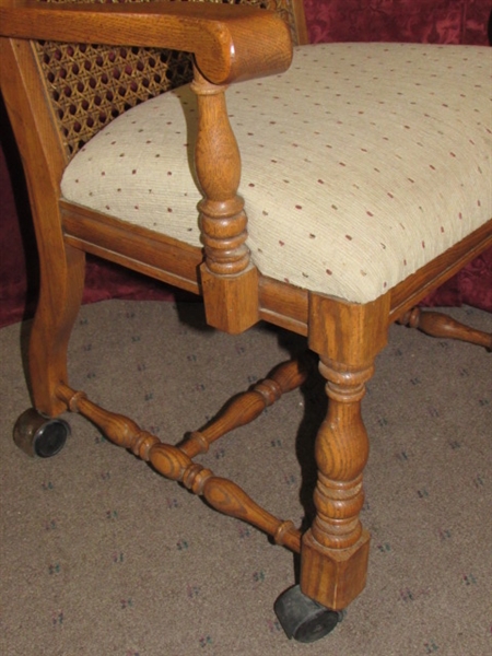 LOVELY SOLID OAK CAPTAINS CHAIR ON CASTERS