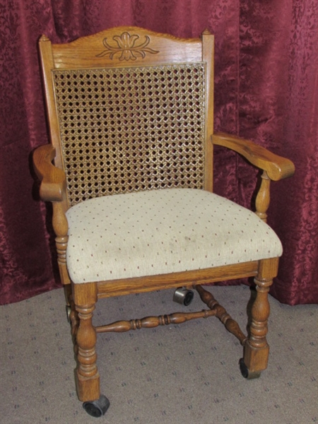 LOVELY SOLID OAK CAPTAINS CHAIR ON CASTERS