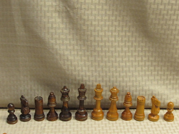 VINTAGE HAND CARVED CHESS PIECES, ALL 32 & 3 VINTAGE BOOKS ON CHESS STRATEGY