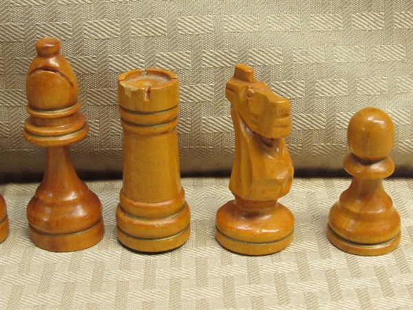 VINTAGE HAND CARVED CHESS PIECES, ALL 32 & 3 VINTAGE BOOKS ON CHESS STRATEGY