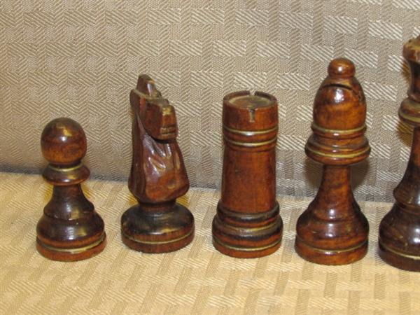 VINTAGE HAND CARVED CHESS PIECES, ALL 32 & 3 VINTAGE BOOKS ON CHESS STRATEGY