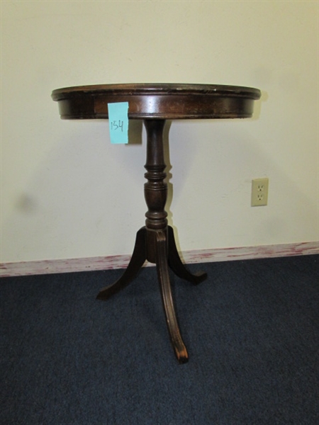 VINTAGE/ANTIQUE  ROUND HALL TABLE 