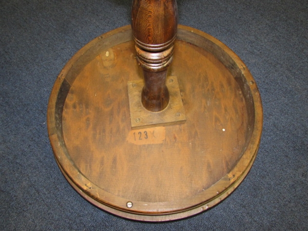 VINTAGE/ANTIQUE  ROUND HALL TABLE 