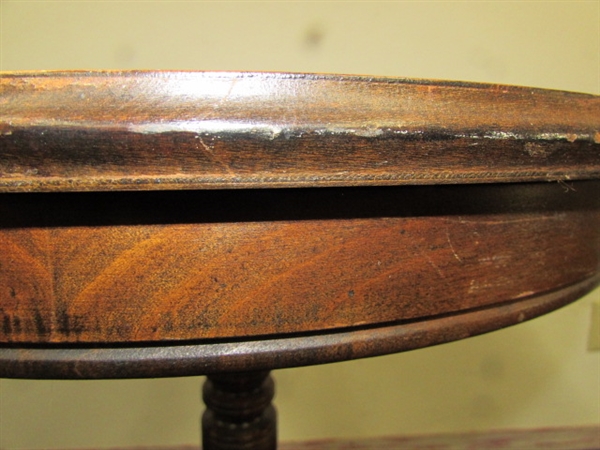 VINTAGE/ANTIQUE  ROUND HALL TABLE 