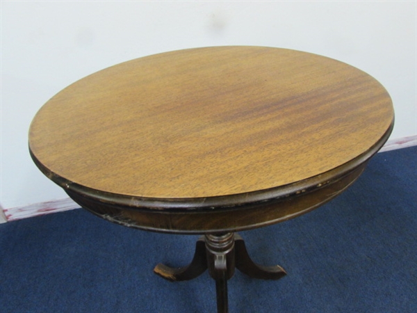 VINTAGE/ANTIQUE  ROUND HALL TABLE 