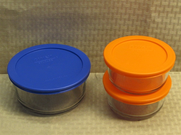 FROM PREP TO OVEN TO FRIDGE IN A SNAP!  FIVE NICE GLASS PYREX STORAGE CONTAINERS WITH COLORFUL LIDS