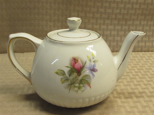 SWEET VINTAGE ELLGREAVE GENUINE IRONSTONE TEAPOT