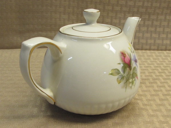 SWEET VINTAGE ELLGREAVE GENUINE IRONSTONE TEAPOT