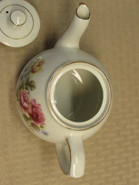 SWEET VINTAGE ELLGREAVE GENUINE IRONSTONE TEAPOT