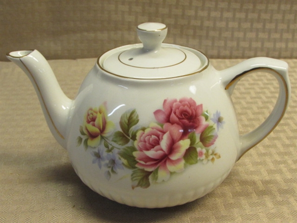 SWEET VINTAGE ELLGREAVE GENUINE IRONSTONE TEAPOT