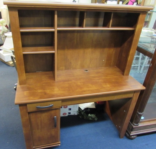 COMPUTER WORK DESK WITH BIG PULL-OUT KEYBOARD DRAWER AND LOTS OF STORAGE!