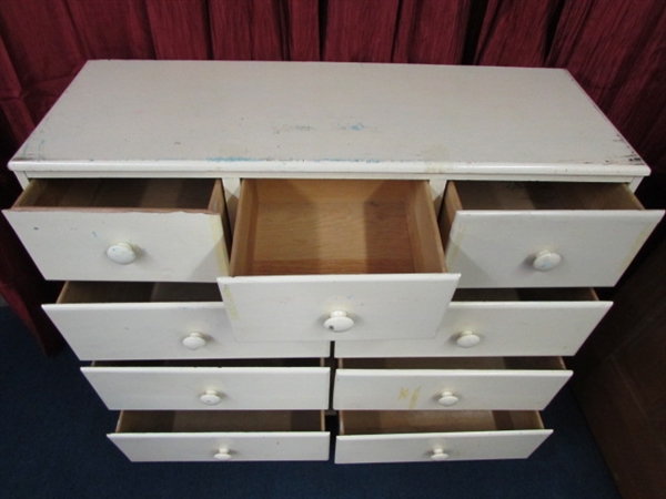 CUTE SHABBY CHIC DRESSER WITH 9 DRAWERS!