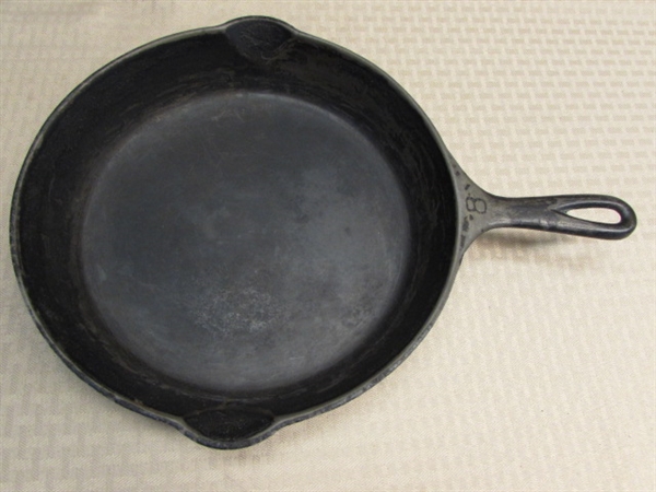 VINTAGE #8 CAST IRON SKILLET