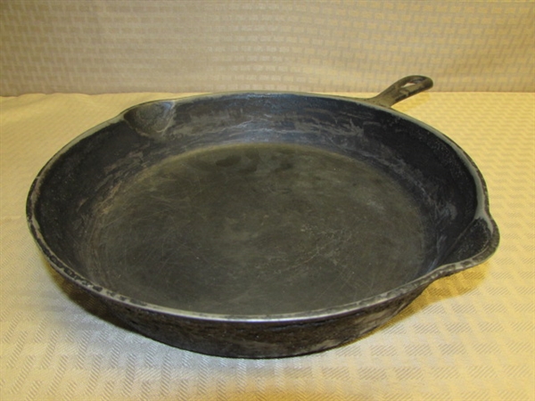 VINTAGE #8 CAST IRON SKILLET