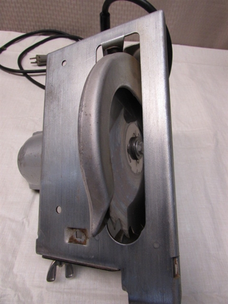 IN GOOD CONDITION  BLACK & DECKER CIRCULAR SAW IN A METAL STORAGE BOX