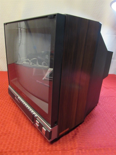 GOLDSTAR PORTABLE TV WITH VHS 