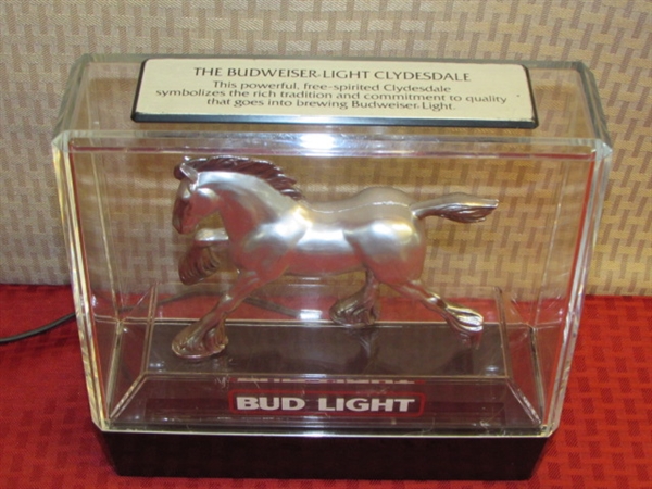 A MUST HAVE FOR THE HORSE LOVER OR MAN CAVE!  BUDWEISER CLYDESDALE LIGHT