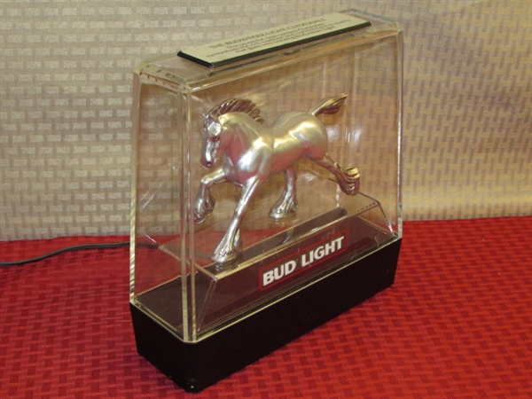 A MUST HAVE FOR THE HORSE LOVER OR MAN CAVE!  BUDWEISER CLYDESDALE LIGHT