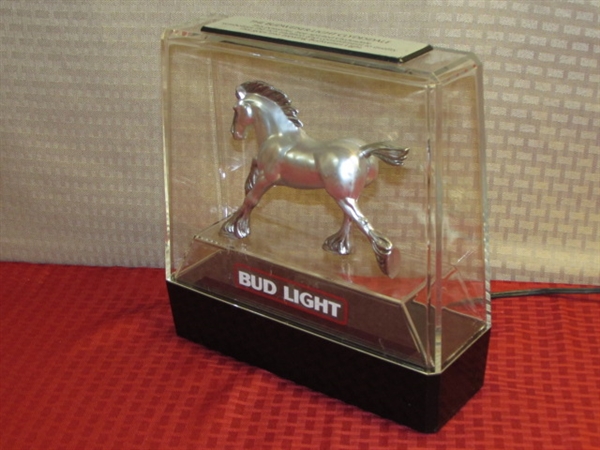 A MUST HAVE FOR THE HORSE LOVER OR MAN CAVE!  BUDWEISER CLYDESDALE LIGHT