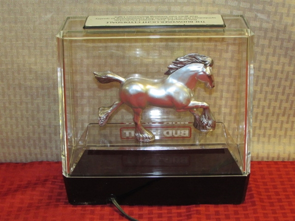 A MUST HAVE FOR THE HORSE LOVER OR MAN CAVE!  BUDWEISER CLYDESDALE LIGHT