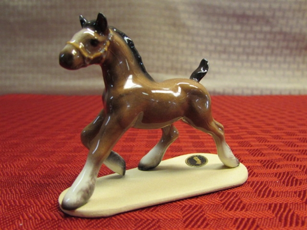 COLLECTIBLE PORCELAIN HAGAN-RENAKER MINI CLYDESDALE