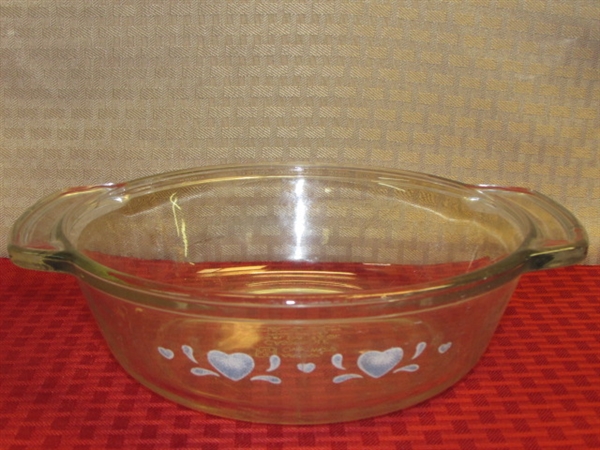 PRETTY PYREX MIXING BOWL, COWBOY SKILLET, HOOSIER GLASS BOWL, 2 CASSEROLE DISHES, PYREX GLASS PAN & FOOD STORAGE