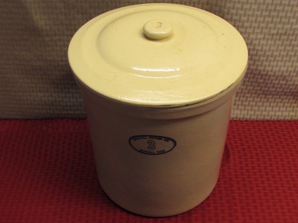 VINTAGE MARSHALL POTTERY 3 GALLON STONEWARE CROCK WITH LID IN VERY GOOD CONDITION