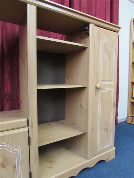 ENTERTAINMENT / BOOKCASE / STORAGE SHELVING UNIT