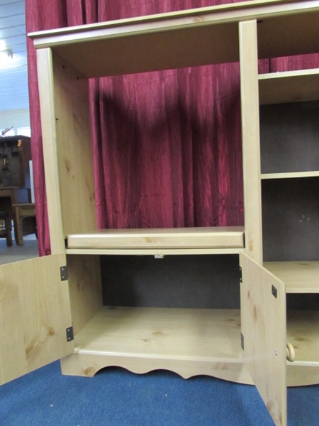 ENTERTAINMENT / BOOKCASE / STORAGE SHELVING UNIT