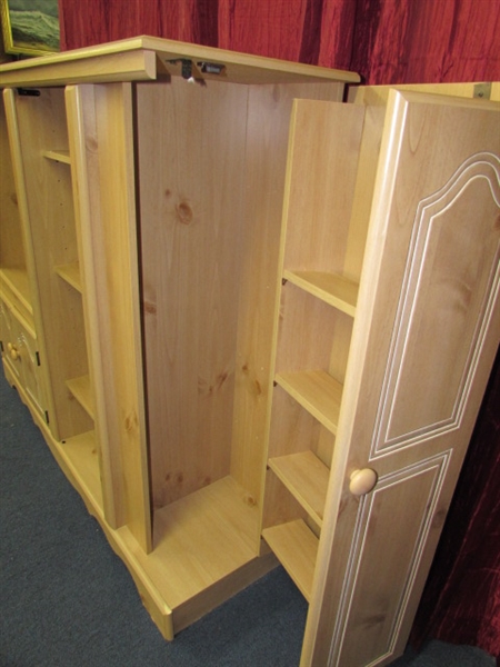 ENTERTAINMENT / BOOKCASE / STORAGE SHELVING UNIT