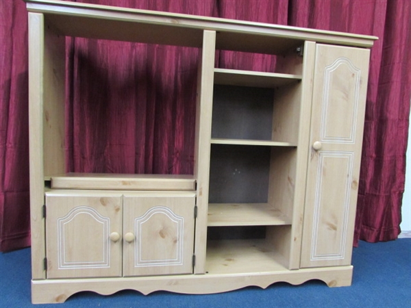 ENTERTAINMENT / BOOKCASE / STORAGE SHELVING UNIT