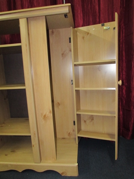 ENTERTAINMENT / BOOKCASE / STORAGE SHELVING UNIT